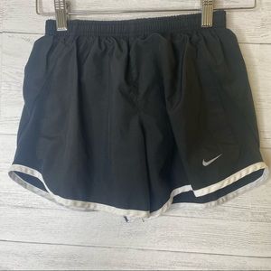 🌈 nike girls running shorts size L